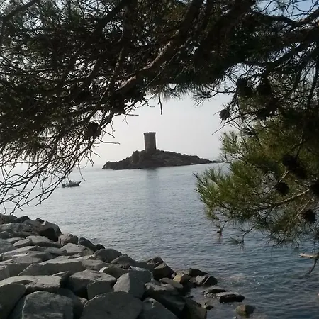 לינה וארוחת בוקר L'ecureuil De L'esterel